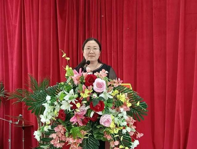 青少年法制教育讲稿（法制教育讲稿 很荣幸）
