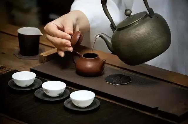 女生喝茶礼仪(喝茶礼仪女人手势须知)