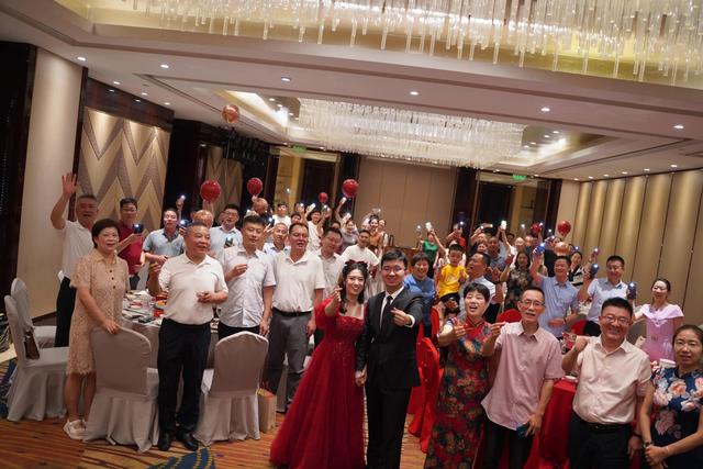 结婚司仪主持词简短，司仪主持婚礼词！