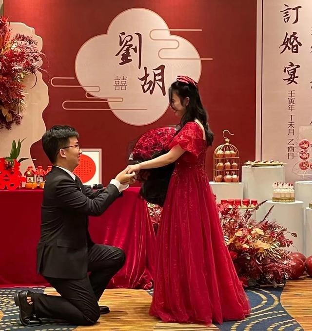 结婚司仪主持词简短，司仪主持婚礼词！
