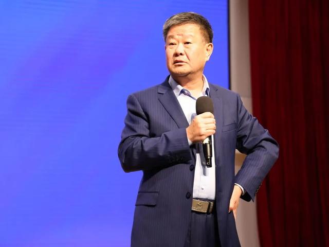 高三励志演讲稿，高三励志演讲稿800字！