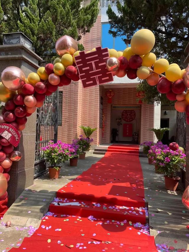 结婚司仪主持词简短，司仪主持婚礼词！