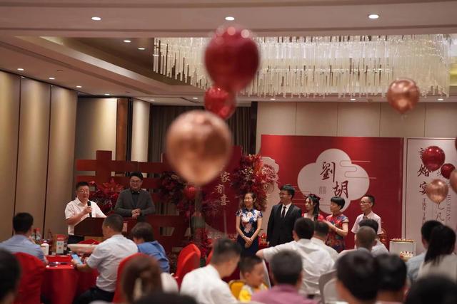 结婚司仪主持词简短，司仪主持婚礼词！