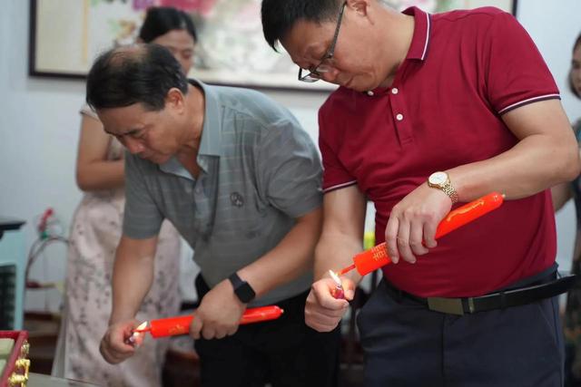 结婚司仪主持词简短，司仪主持婚礼词！