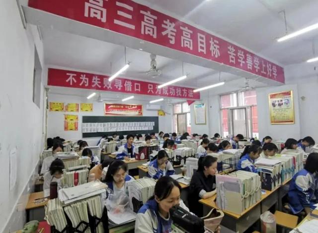 高中生自我总结600字作文，高中生自我总结600字左右！