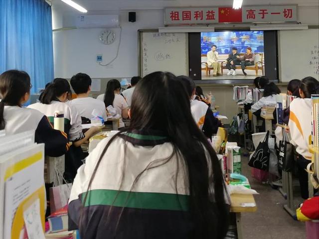 高三誓词简短激昂的_高考励志誓词，高三誓词简短激昂的_高考励志誓词领誓者一句！
