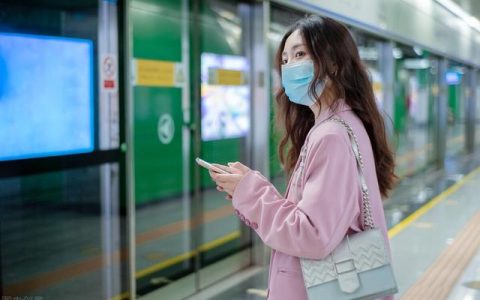 故事火车上，意外帮助大我五岁的陌生女人，与她的一场甜蜜情缘