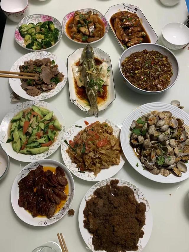 我的儿子是奇葩演员表介绍，我的儿子是奇葩荷花和谁在一起了