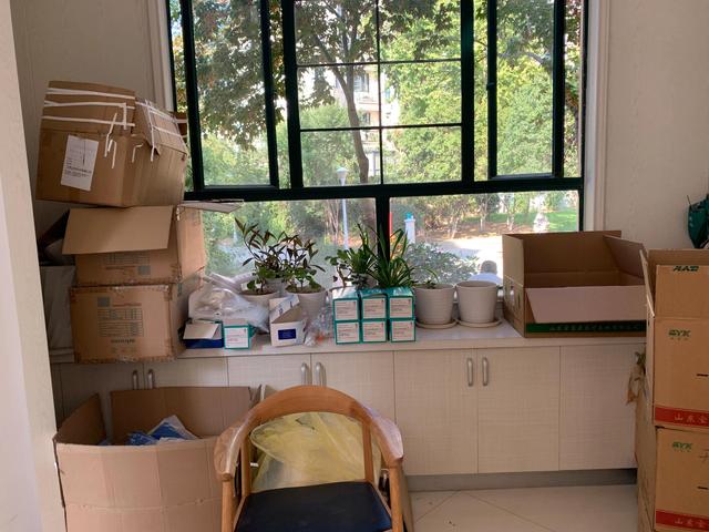一句问候是一份关怀一个微笑是一份真诚，一句问候是一份关怀一个微笑是一份真诚一次伸手！
