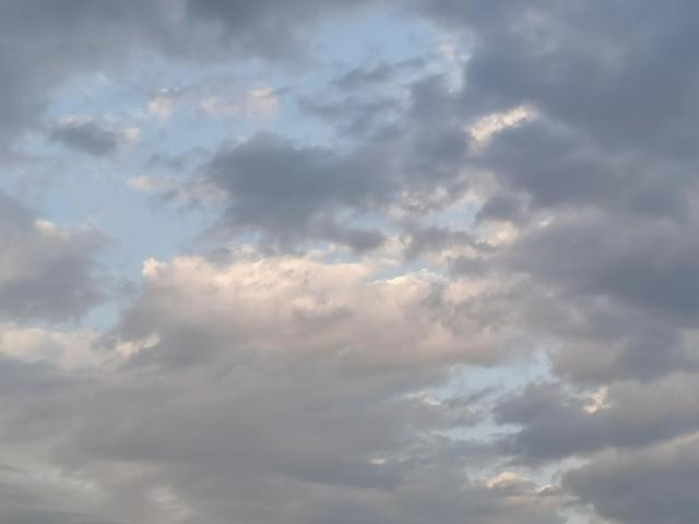 夜晚的天空怎么形容，秋天夜晚的天空怎么形容！