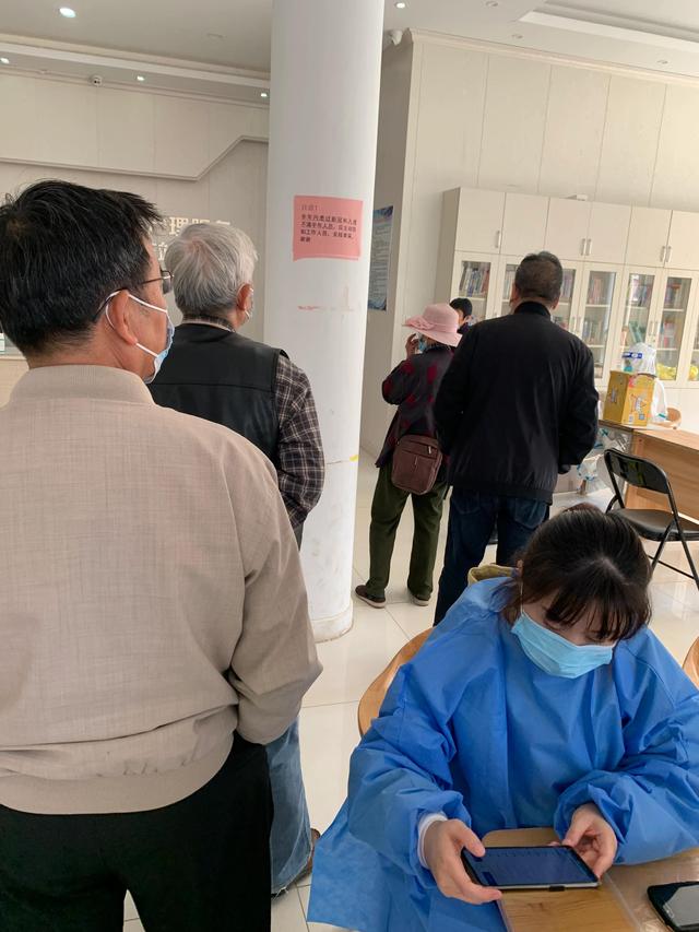 一句问候是一份关怀一个微笑是一份真诚，一句问候是一份关怀一个微笑是一份真诚一次伸手！
