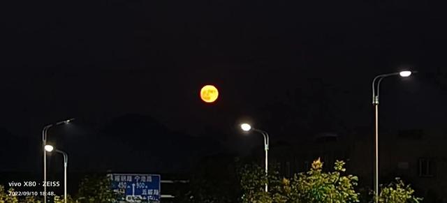 席慕容乡愁思想感情，席慕容的乡愁表达了什么情感！