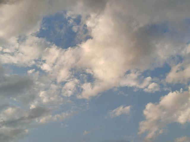 夜晚的天空怎么形容，秋天夜晚的天空怎么形容！