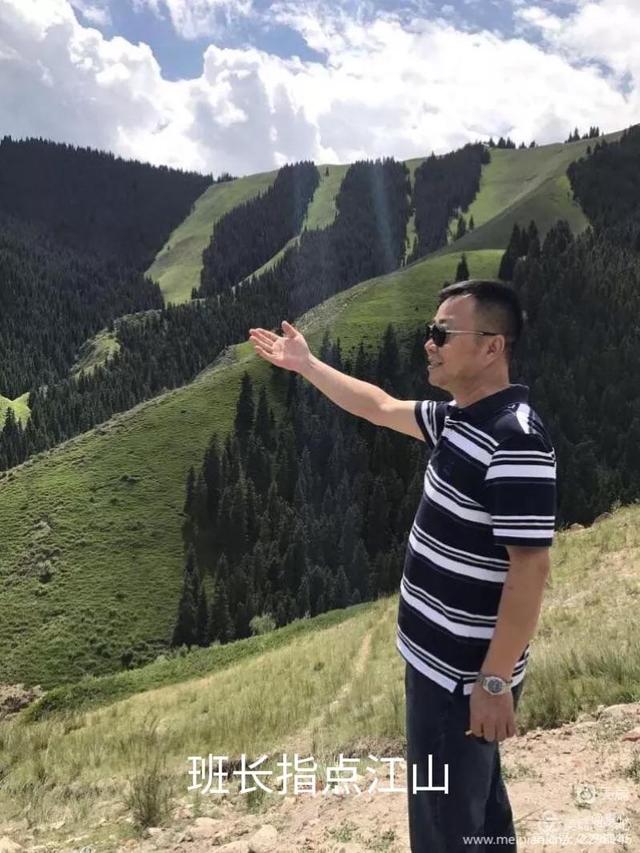 我的同班同学英语，我的同班同学英语作文！