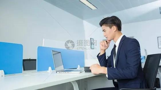 办公室食宿是敬业爱岗，还是就业压力山大？一个实习生的生活经历
