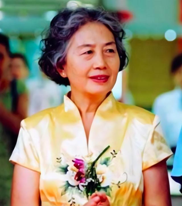 介绍我的家庭英语作文60词,介绍我的家庭英语作文50字!