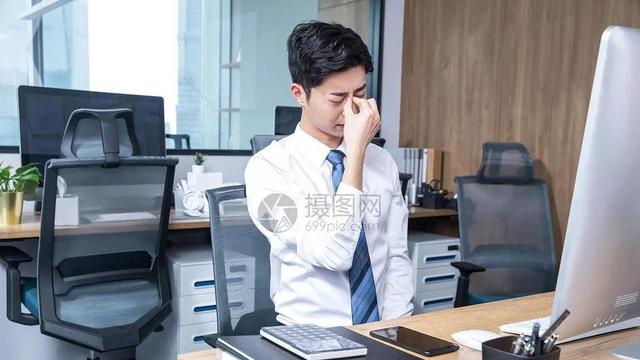办公室食宿是敬业爱岗，还是就业压力山大？一个实习生的生活经历