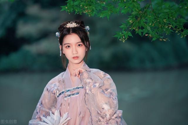形容烟花绽放的句子，形容烟花绽放的句子三年级！