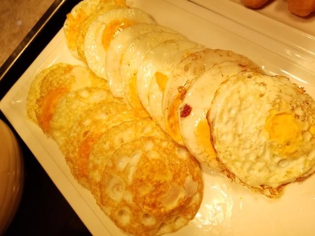 第一次煎鸡蛋的作文400个字，第一次做煎鸡蛋饼作文300字！