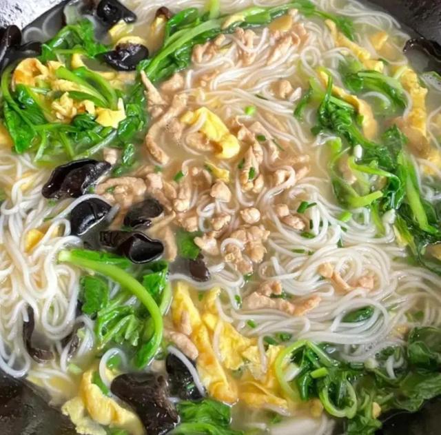 海鲜汤面的做法，海鲜汤面的做法大全家常！