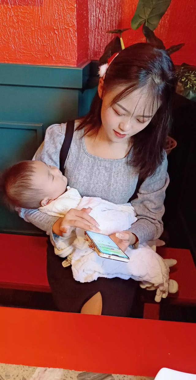 因为疫情，他和朋友的妻子封闭在一起，发乎情，止乎礼