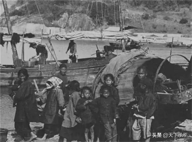 854年的一段屈辱史47名清朝幼女被英国商船带走贩卖，下场悲惨"