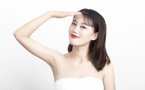 被表姐拉去相亲，却发现对方是我的前同事，意外与她发生一段情