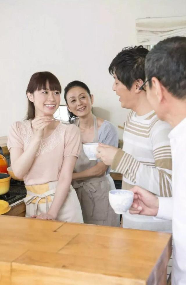 爱哭的妹妹作文300字以上，爱哭的妹妹作文300字以上怎么写！