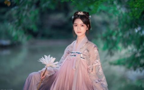 形容烟花绽放的句子，形容烟花绽放的句子三年级！