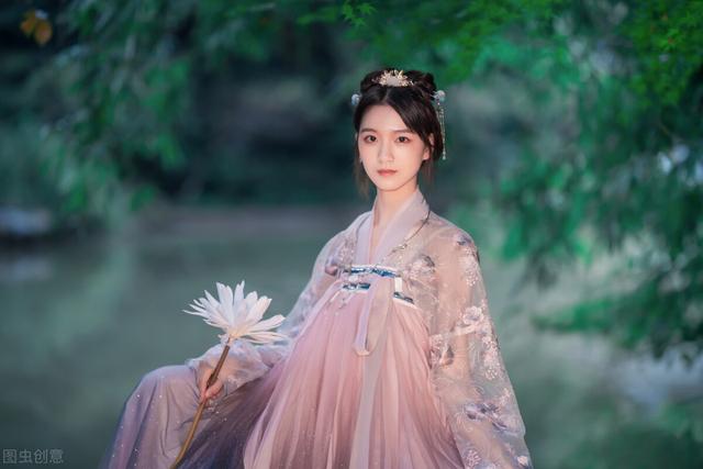 形容烟花绽放的句子，形容烟花绽放的句子三年级！