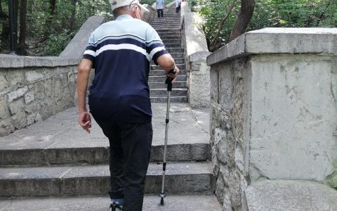 带上老爸去爬山
