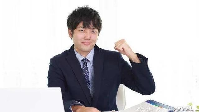 办公室食宿是敬业爱岗，还是就业压力山大？一个实习生的生活经历