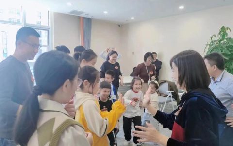 亲子互动小游戏室内两人，亲子互动小游戏的好处！