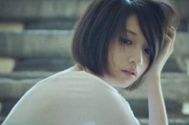 小妈半夜流泪，我去安慰她，却被她反咬一口