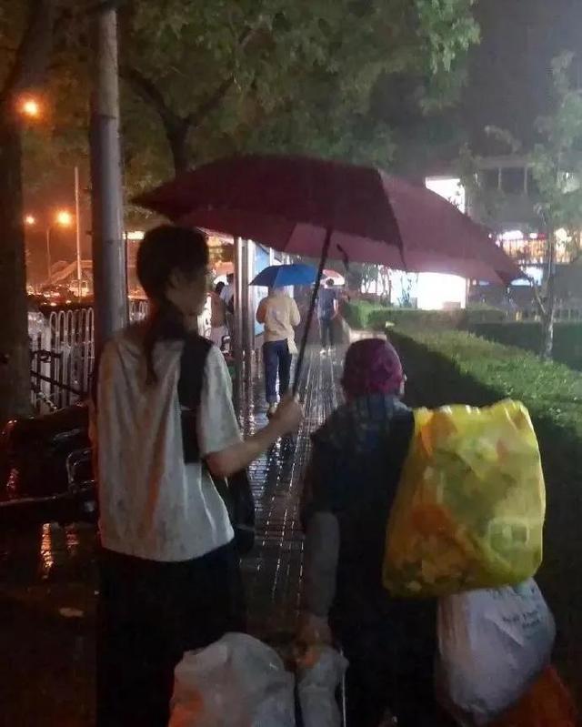 感谢陌生的你歌词，谢谢你_陌生人