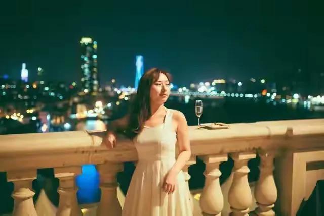 我是女服务员英语怎么说，你好我是服务员用英语怎么说视频