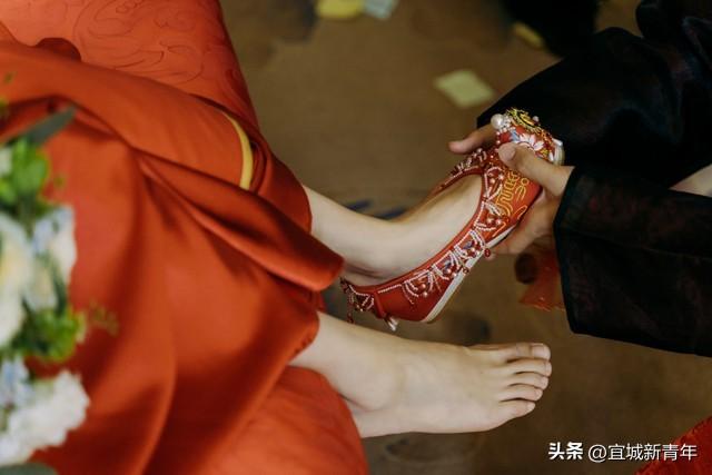 爱的付出电视剧全集，爱的付出电视剧重答句离婚时出车祸是第几集