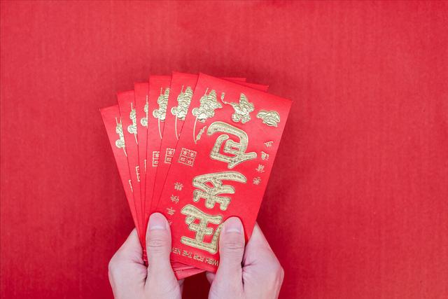 收压岁钱的英文，春节英语作文