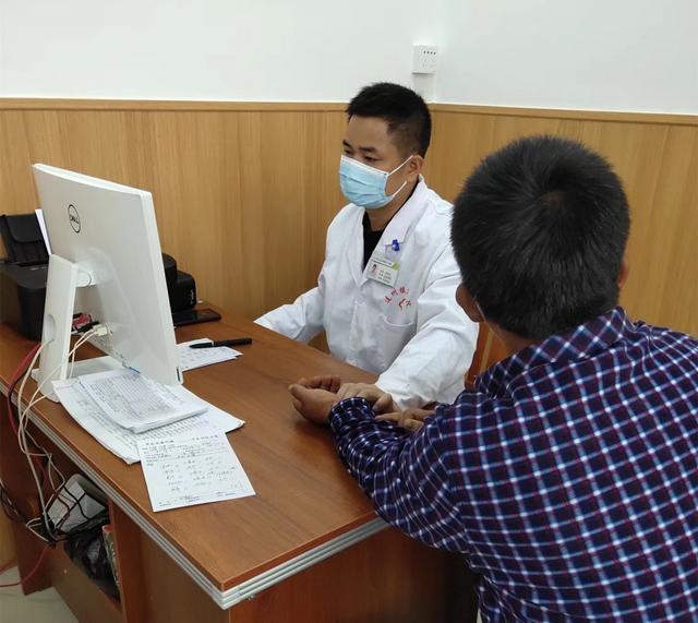 医生个人先进事迹，医生事迹报道？